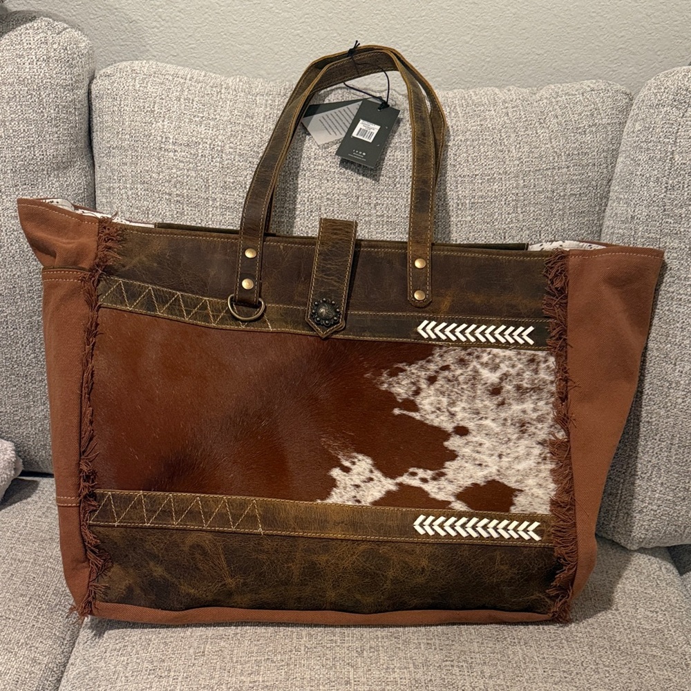 Myra Binance Weekender Bag